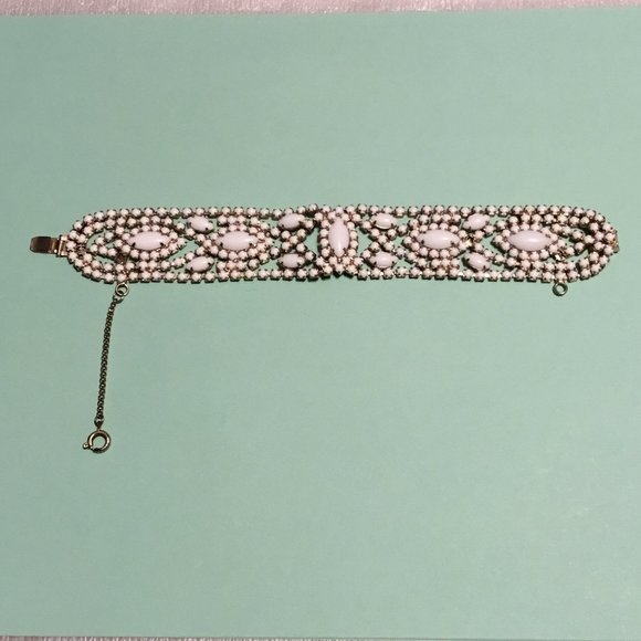 Antique Hattie Carnegie white milk glass beaded bracelet w/ safety chain - Picture 8 of 16